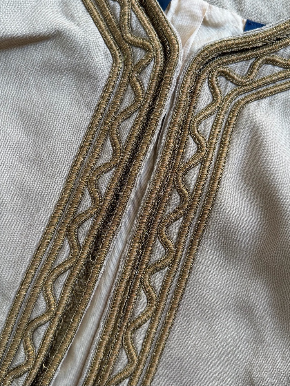 Liz Sport linen-blend vest with intricate gold embroidery - Picture 4 of 5